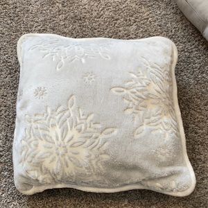 Decorative pillow